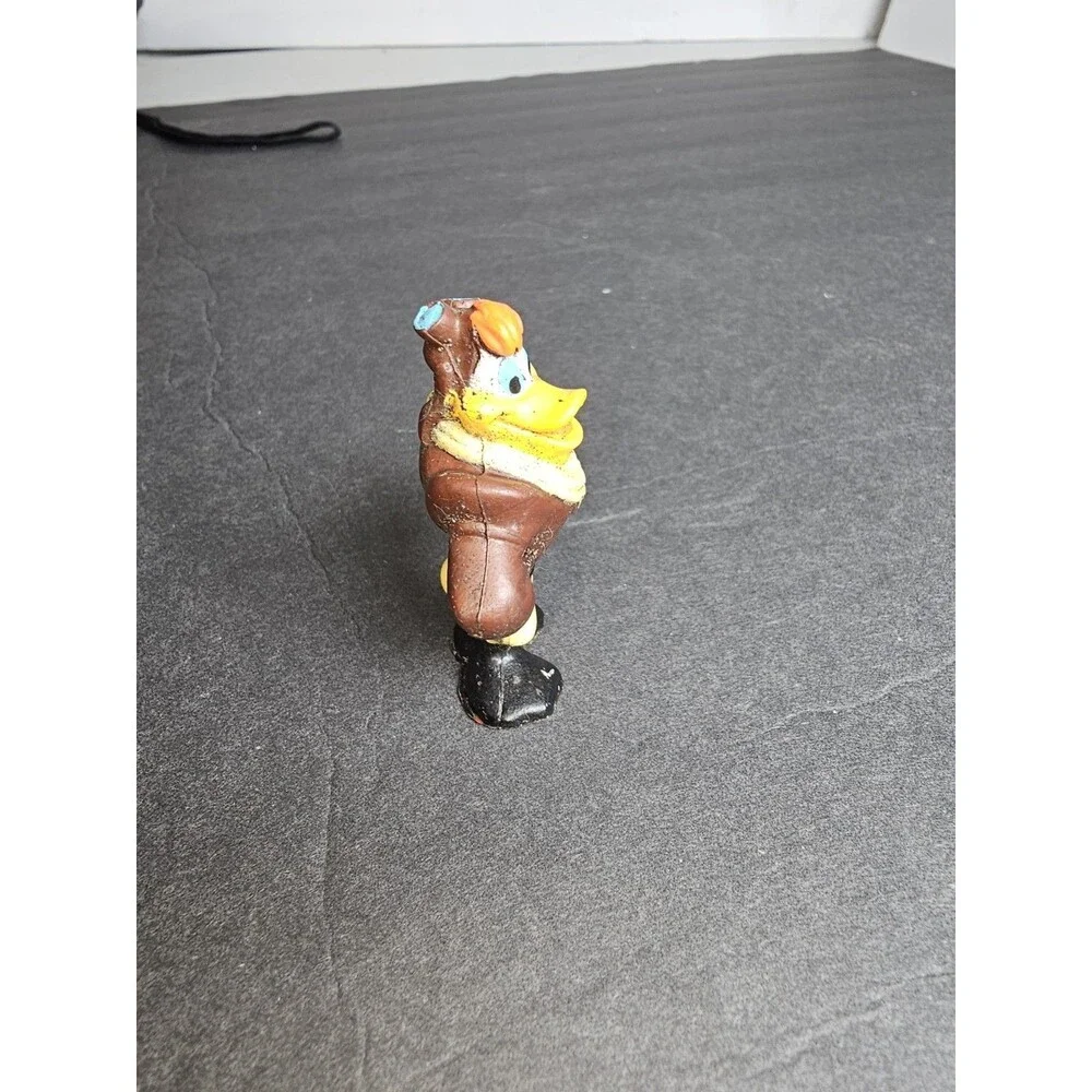 DARWING DUCK DISNEY  VNTG (1992) 2”ACTION FIGURE TOY (PRE-OWNED)